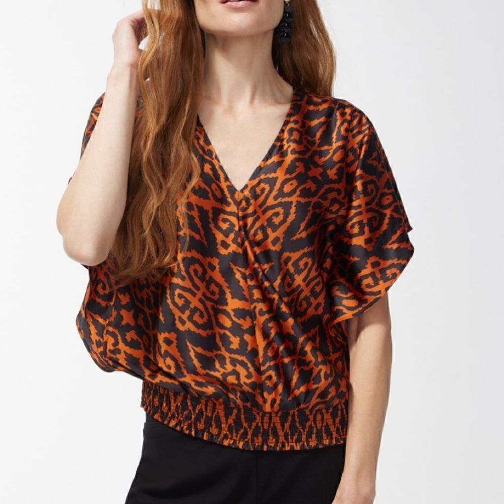 Chicos Satin V Neck Ikat top w Dolman Sleeves, Smocked Waist and flattering cut!